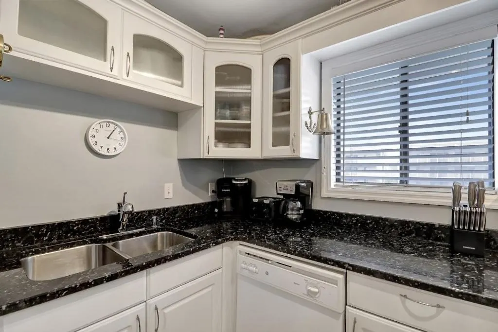 Escaptopia - Mid Island Villa With Multiple Pools Hilton Head Island